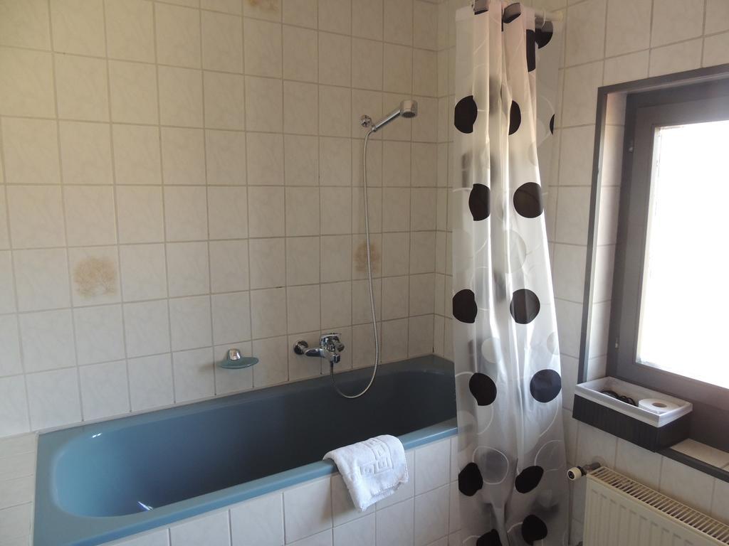 Hotel De La Gare Cousset Oda fotoğraf